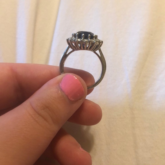 Exact Replica Princess Diana sapphire ring - Picture 3 of 5